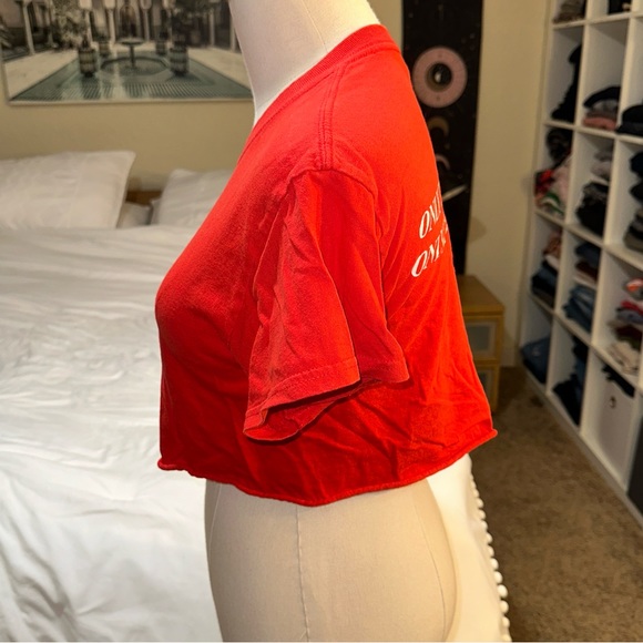 Gildan | Only The Strong Survive Logo Back Graphic Cropped Short Sleeve T Shirt - Picture 3 of 12